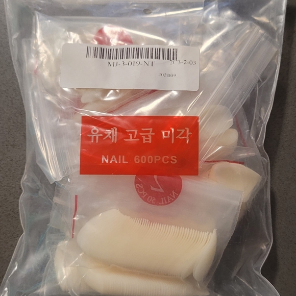 1100 fake nails with press-on glue and fake nail clippers - Picture 6 of 12